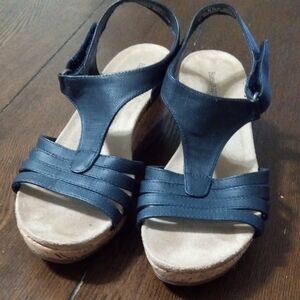 {$15 BUNDLED} BARETRAPS Navy Tan Cork Bottom Strapped Ankle Sandals